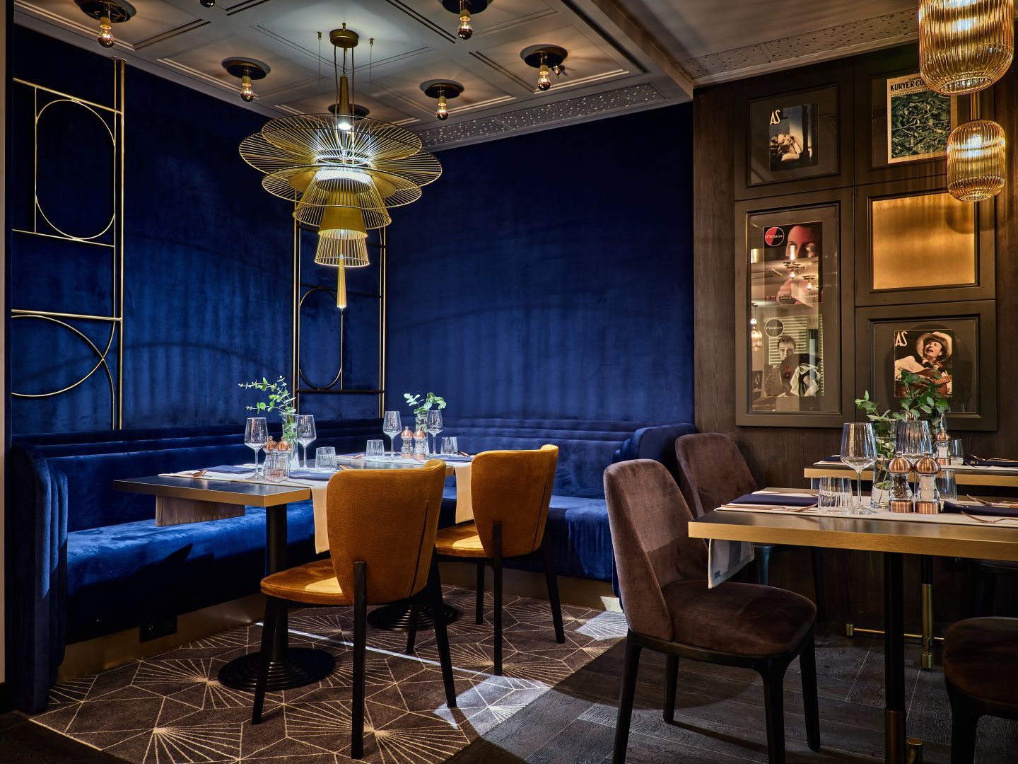 sofy restauracyjne w stylu Glamour - trend meblarski 2025