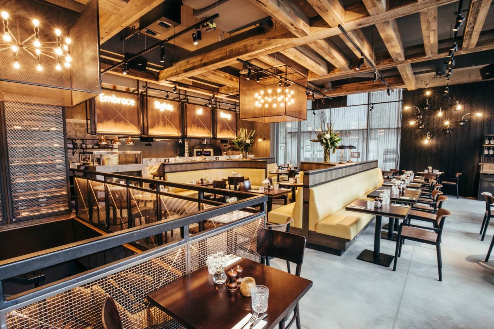 industrialne meble do restauracji - trend meblarski 2025