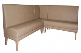 Sofa narożna do restauracji z gładkim siedziskiem i drewnianymi nogami