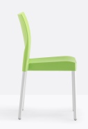 Jasno zielone krzesła do ogródków gastronomicznych 