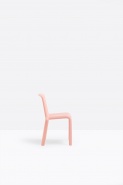 Krzesło dziecięce w kolorze różowym